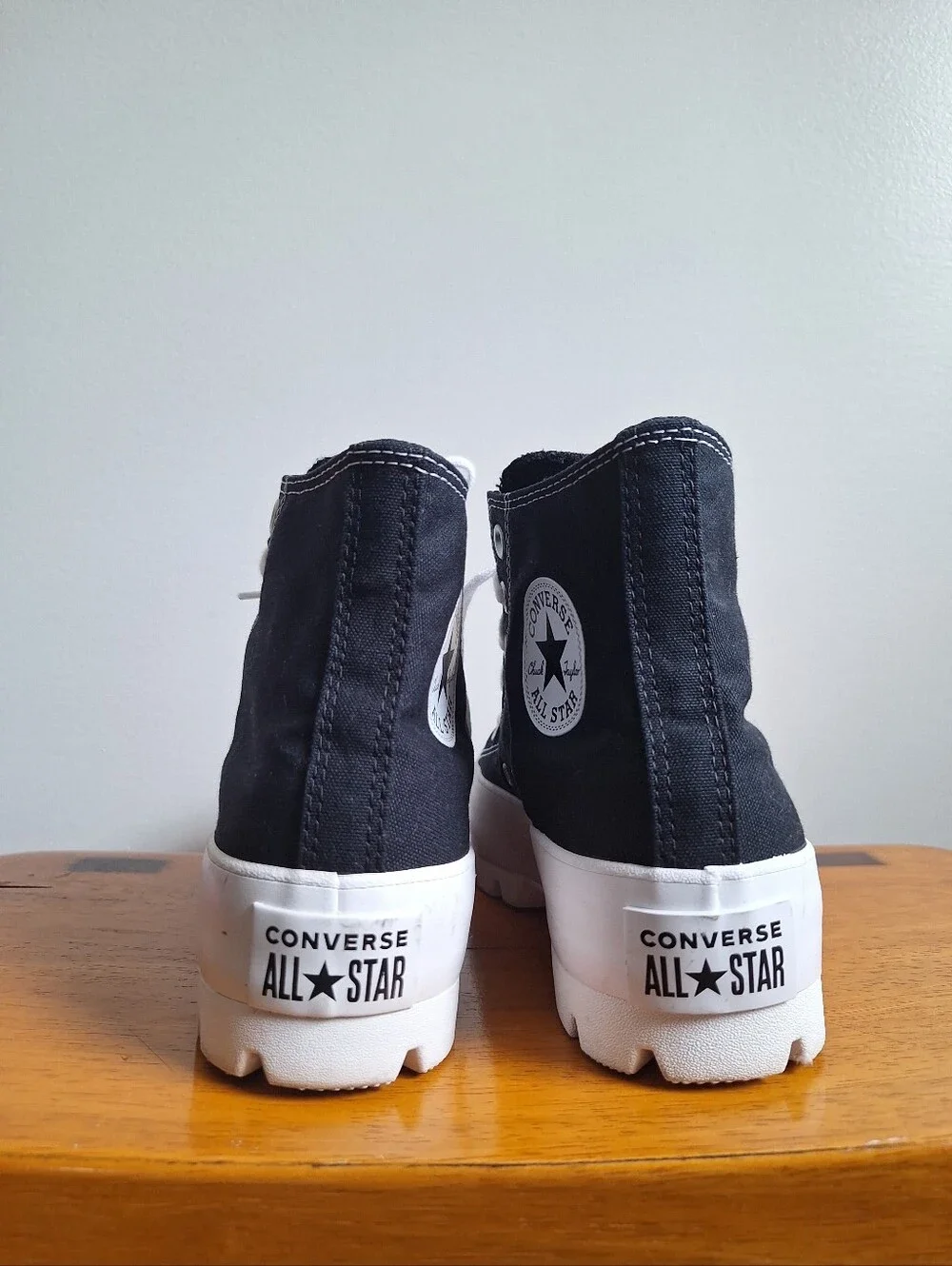 Converse Women's Chuck Taylor All Star High Lugged 'Black' Size 7 - Picture 3 of 12